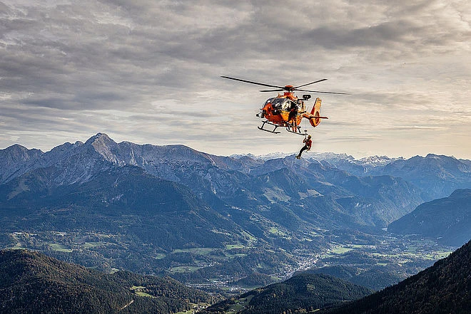 https://cms.bergwacht-bayern.de/Bergwacht-Bayern/Bilder_Artikel/Bilder_2023/1668/image-thumb__1668___auto_932dddbf3d714144a3e37e9ef9ff0313/EinsatzBGL2_StefanWiebel.2aa07208.webp