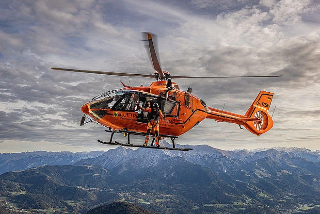 https://cms.bergwacht-bayern.de/Bergwacht-Bayern/Bilder_Artikel/Bilder_2023/1670/image-thumb__1670___auto_932dddbf3d714144a3e37e9ef9ff0313/EinsatzBGL4_StefanWiebel.4f22ae16.webp