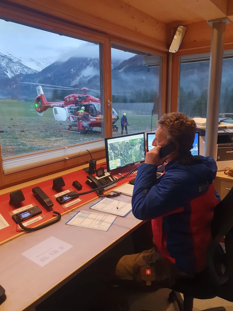 https://cms.bergwacht-bayern.de/Bergwacht-Bayern/Bilder_Artikel/Bilder_2024/1788/image-thumb__1788___auto_932dddbf3d714144a3e37e9ef9ff0313/2024-02-13-Hinterstein_3.daeb59e7.webp