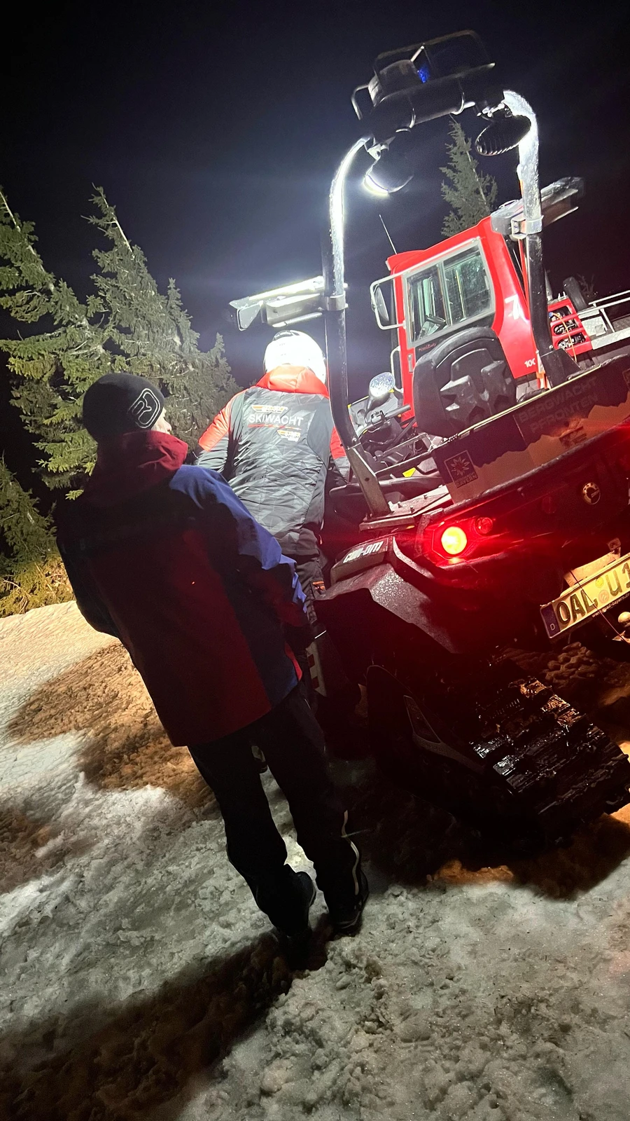 https://cms.bergwacht-bayern.de/Bergwacht-Bayern/Bilder_Artikel/Bilder_2024/1855/image-thumb__1855___auto_932dddbf3d714144a3e37e9ef9ff0313/2024-02-16-Pfronten4.ceb52f7f.webp