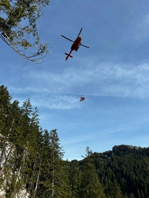 https://cms.bergwacht-bayern.de/Bergwacht-Bayern/Bilder_Artikel/Bilder_2024/1857/image-thumb__1857___auto_932dddbf3d714144a3e37e9ef9ff0313/2024-02-18-Sonthofen1.cc6b6c89.webp