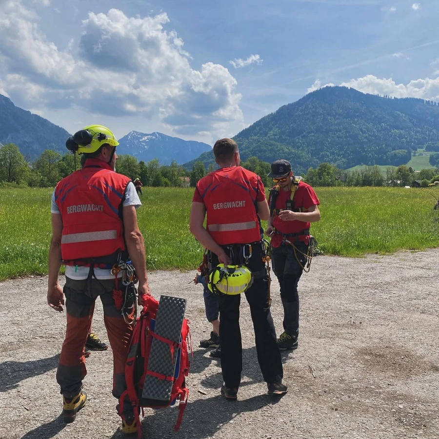 https://cms.bergwacht-bayern.de/Bergwacht-Bayern/Bilder_Artikel/Bilder_2024/Chiemgau/2024-05-14%20Erlebnistag/2164/image-thumb__2164___auto_932dddbf3d714144a3e37e9ef9ff0313/441585118_978957297566945_32426076610002495_n.48e43502.webp