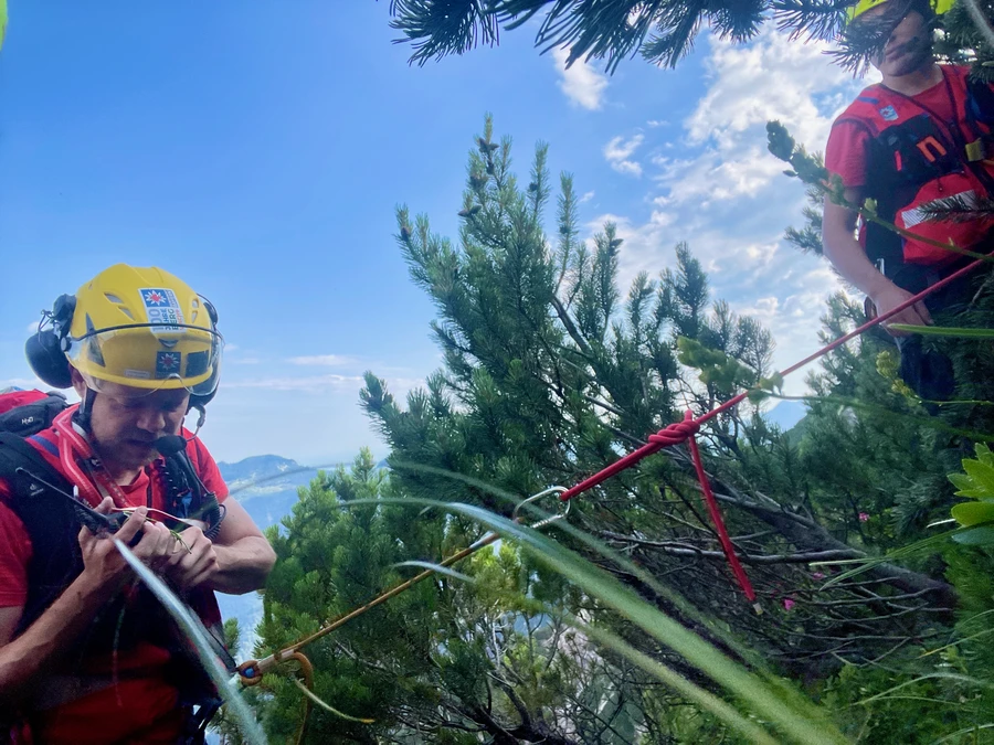 https://cms.bergwacht-bayern.de/Bergwacht-Bayern/Bilder_Artikel/Bilder_2024/Chiemgau/2024-07-27%20Biwak%20am%20Sonntagshorn/2321/image-thumb__2321___auto_932dddbf3d714144a3e37e9ef9ff0313/IMG_2246.88fd67a1.webp