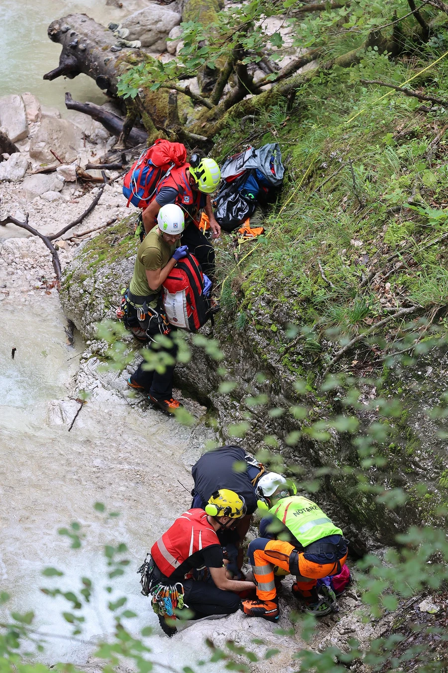 https://cms.bergwacht-bayern.de/Bergwacht-Bayern/Bilder_Artikel/Bilder_2024/Chiemgau/2024-08-22%20Absturz%20Wappbach/2349/image-thumb__2349___auto_932dddbf3d714144a3e37e9ef9ff0313/csm_DQ3A9834_7ffe31d791.2c831a11.webp