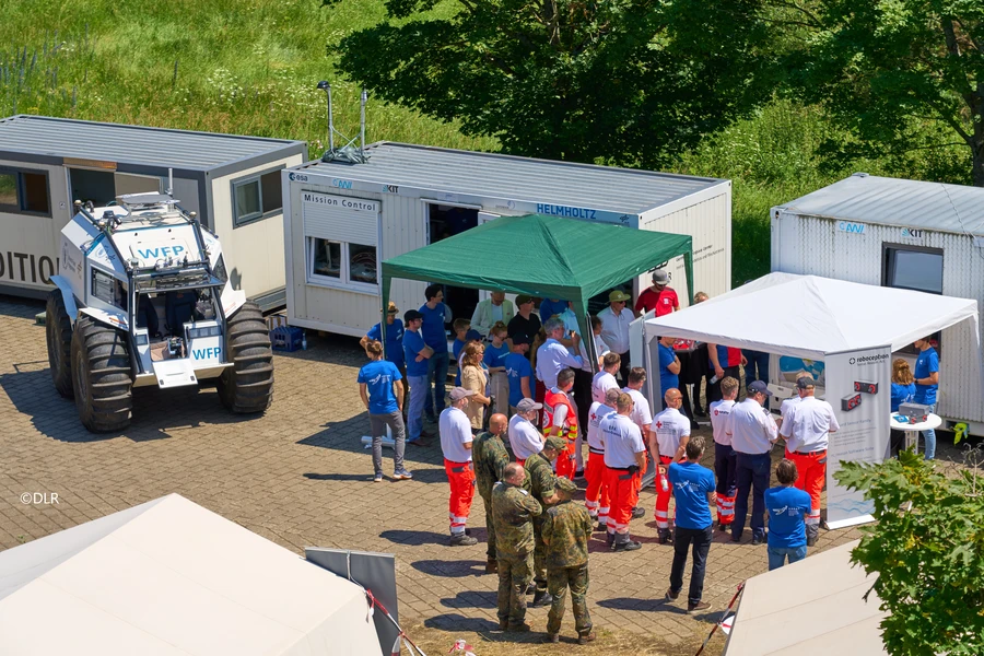 https://cms.bergwacht-bayern.de/Bergwacht-Bayern/Bilder_Artikel/Bilder_2024/Rhoen-Spessart/2252/image-thumb__2252___auto_932dddbf3d714144a3e37e9ef9ff0313/2024-06-25-N-706-DLR-GILT-AHEAD-Volkach-DLR2.403b860f.webp