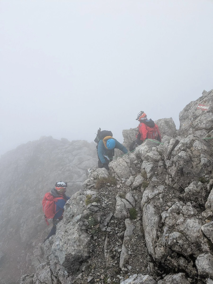 https://cms.bergwacht-bayern.de/Bergwacht-Bayern/Bilder_Artikel/Bilder_2025/Chiemgau/2025_07_17%20Hochkalter/2987/image-thumb__2987___auto_932dddbf3d714144a3e37e9ef9ff0313/1.f5c03b43.webp