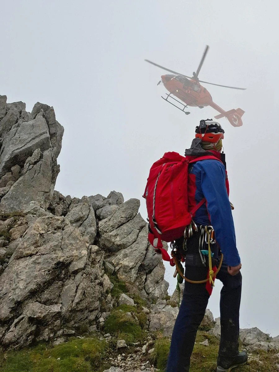 https://cms.bergwacht-bayern.de/Bergwacht-Bayern/Bilder_Artikel/Bilder_2025/Chiemgau/2025_07_17%20Hochkalter/2990/image-thumb__2990___auto_932dddbf3d714144a3e37e9ef9ff0313/5.a791d9f9.webp