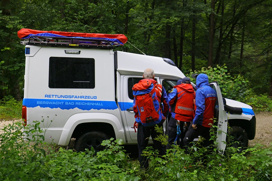https://cms.bergwacht-bayern.de/Bergwacht-Bayern/Bilder_Artikel/Bilder_2025/Chiemgau/2025_08_04%20Sturz%20in%20die%20Wei%C3%9Fbachschlucht/3040/image-thumb__3040___auto_932dddbf3d714144a3e37e9ef9ff0313/quer_Rhall_81_1.ad710e57.webp